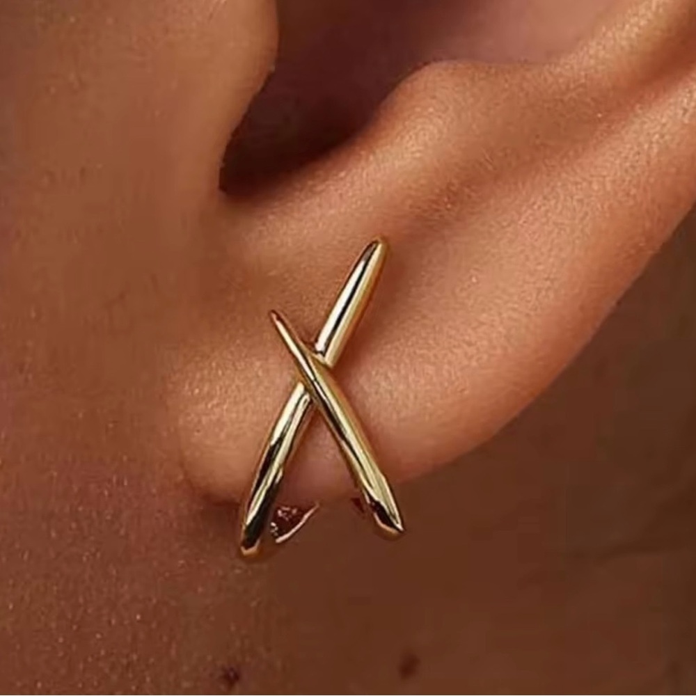 Elegant Gold Crossover Earrings X stud Criss cross Stud